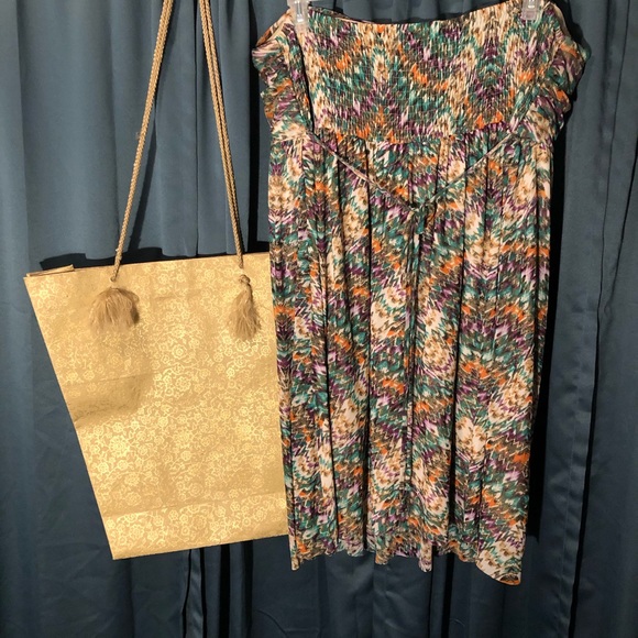 Multi color short dress. (Inventory tub #4). - Picture 10 of 10